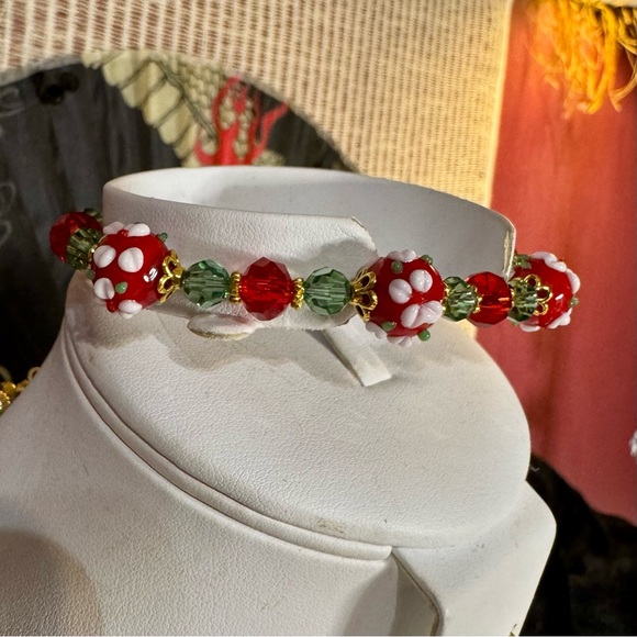 Artisan Red and Green Lampwork Glass Necklace, Bracelet, 2 pair of earrings - Picture 12 of 13